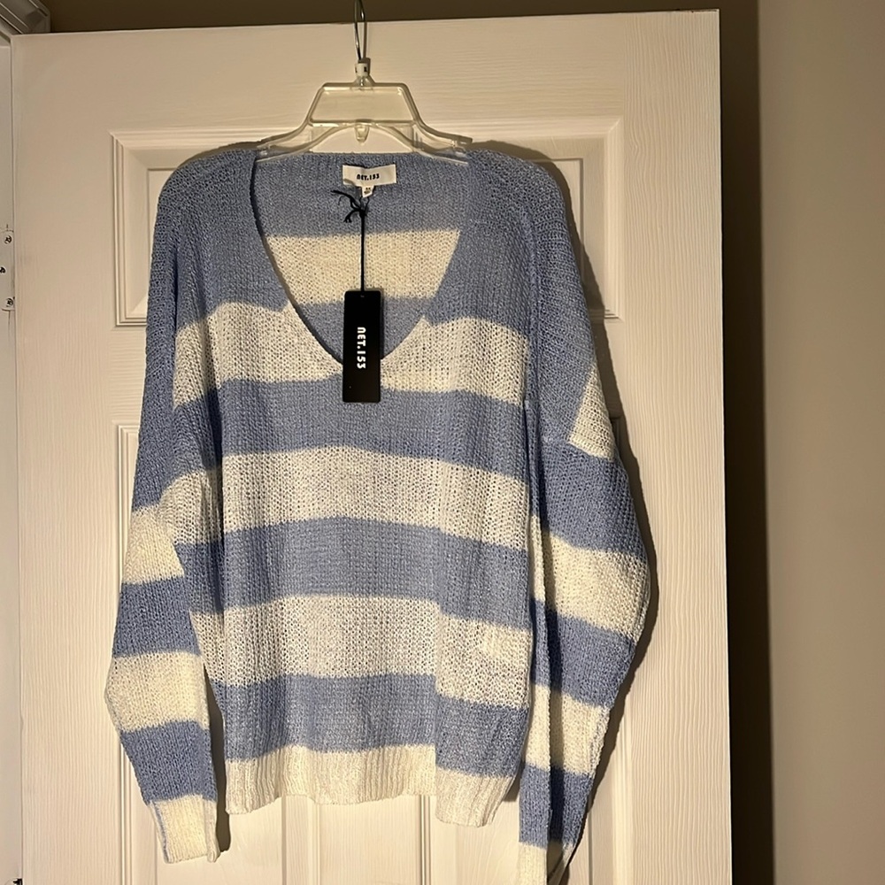 NWT  blue & white sweater